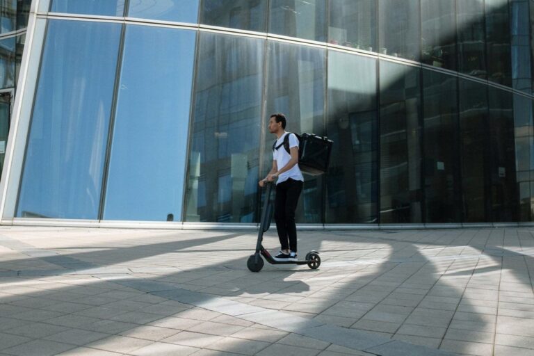 ¿Qué medidas se están llevando a cabo para regular el patinete eléctrico?