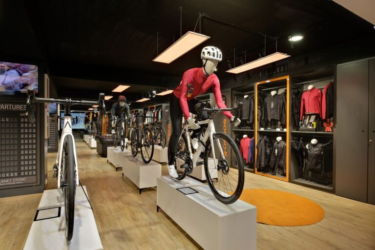 El nuevo templo del ciclismo de carretera, se enfoca también en la mujer