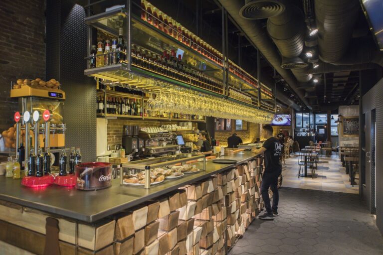 Chalito, referente en milanesas, duplica restaurantes en BCN y llega a Madrid con 10 millones de inversión