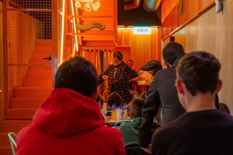 Fundido disfruta con 30 menores de la Fundación Olivares su propuesta innovadora de camperos