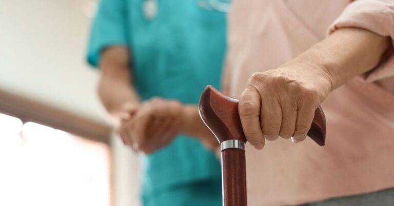 La subida del SMI por encima de las pensiones afecta a cuidadores y empleadores, alerta la Agencia Servita