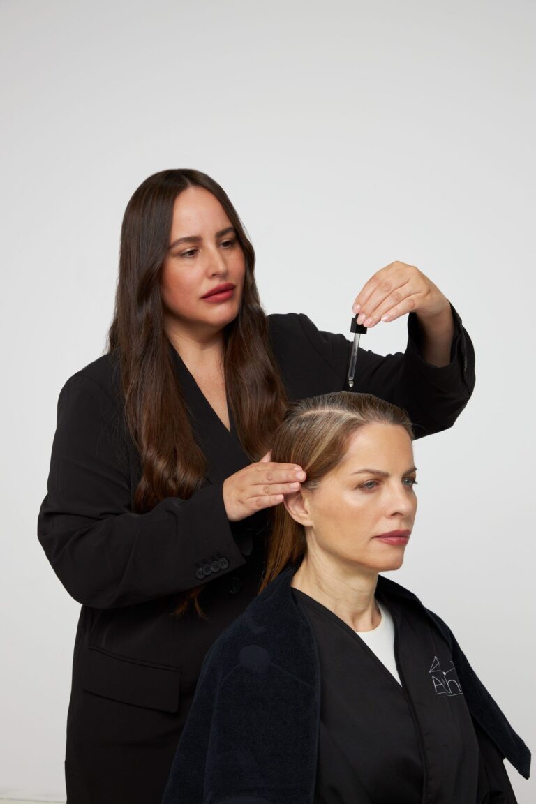 Arkhé presenta su innovador Vibrant Well-aging Booster: el secreto para un cabello joven y libre de canas