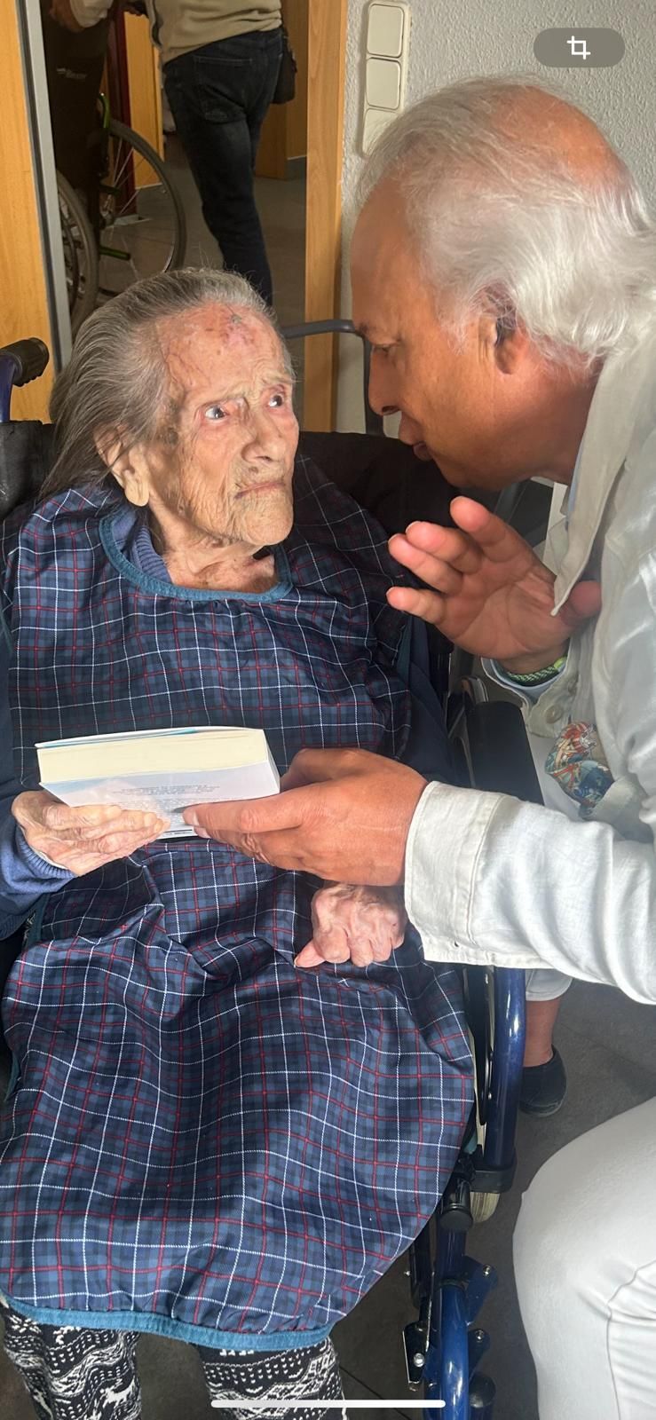 Teodora la más longeva de España desvela sus secretos en la ‘Guía para vivir sano 120 años’ del Dr.de la Peña