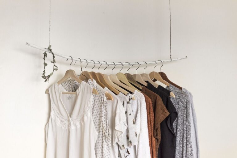 Las salidas laborales de la moda más allá del diseño: del reciclaje textil a las marcas emergentes