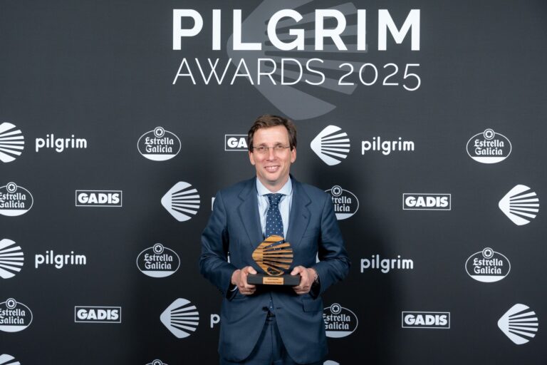 Nieves Álvarez y el alcalde José Luis Martínez -Almeida, premiados en la III Edición de los Premios Pilgrim