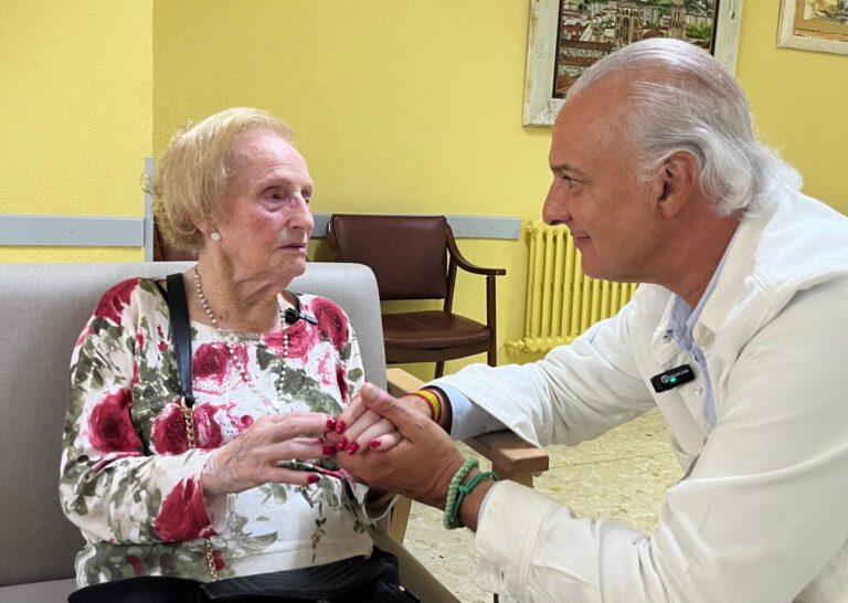 Dr.Manuel de la Peña: «La vida es un tango y hay que bailarlo como venga» como Esperanza Cortiñas de 108 años
