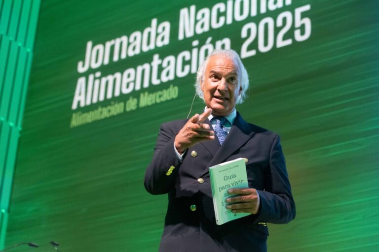 El Dr. Manuel de la Peña, gurú de la longevidad, aclamado por los farmacéuticos por desvelar los secretos