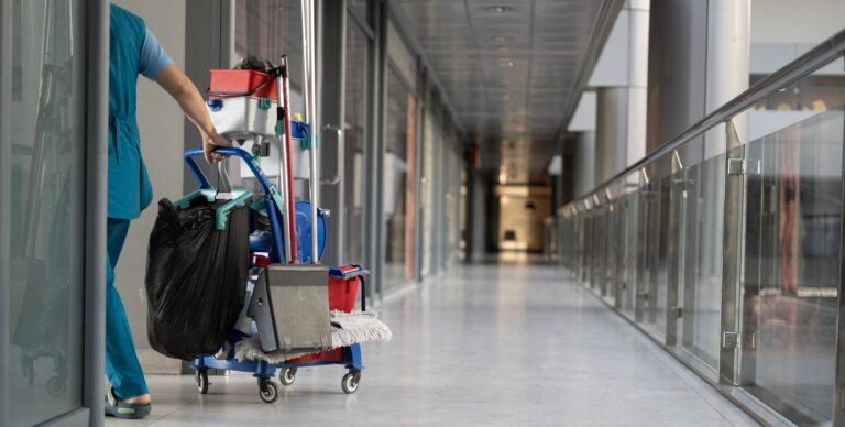 500.000 profesionales sostienen el sector de la limpieza: ‘Somos una inversión en salud’
