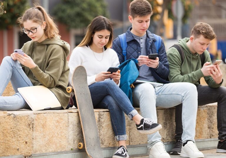 Simp, slay o estar salty: expresiones propias del slang digital de los menores que muchos padres desconocen