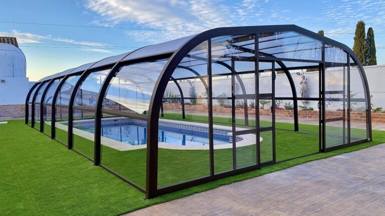 CUBRILAND: marca destacada en fabricación de cubiertas para piscinas