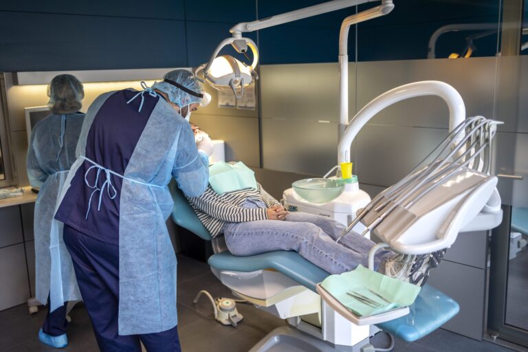El COEC alerta de que la detección precoz puede elevar hasta el 90 % la supervivencia del cáncer oral