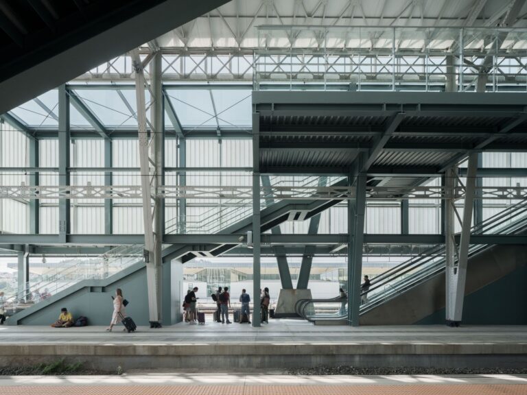 Comenza en el nuevo edificio de viajeros de la estación Santiago de Compostela-Daniel Castelao