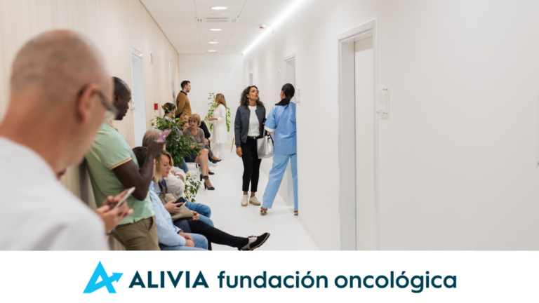La falta de oncólogos vuelve a poner en riesgo a los pacientes con cáncer este verano en España