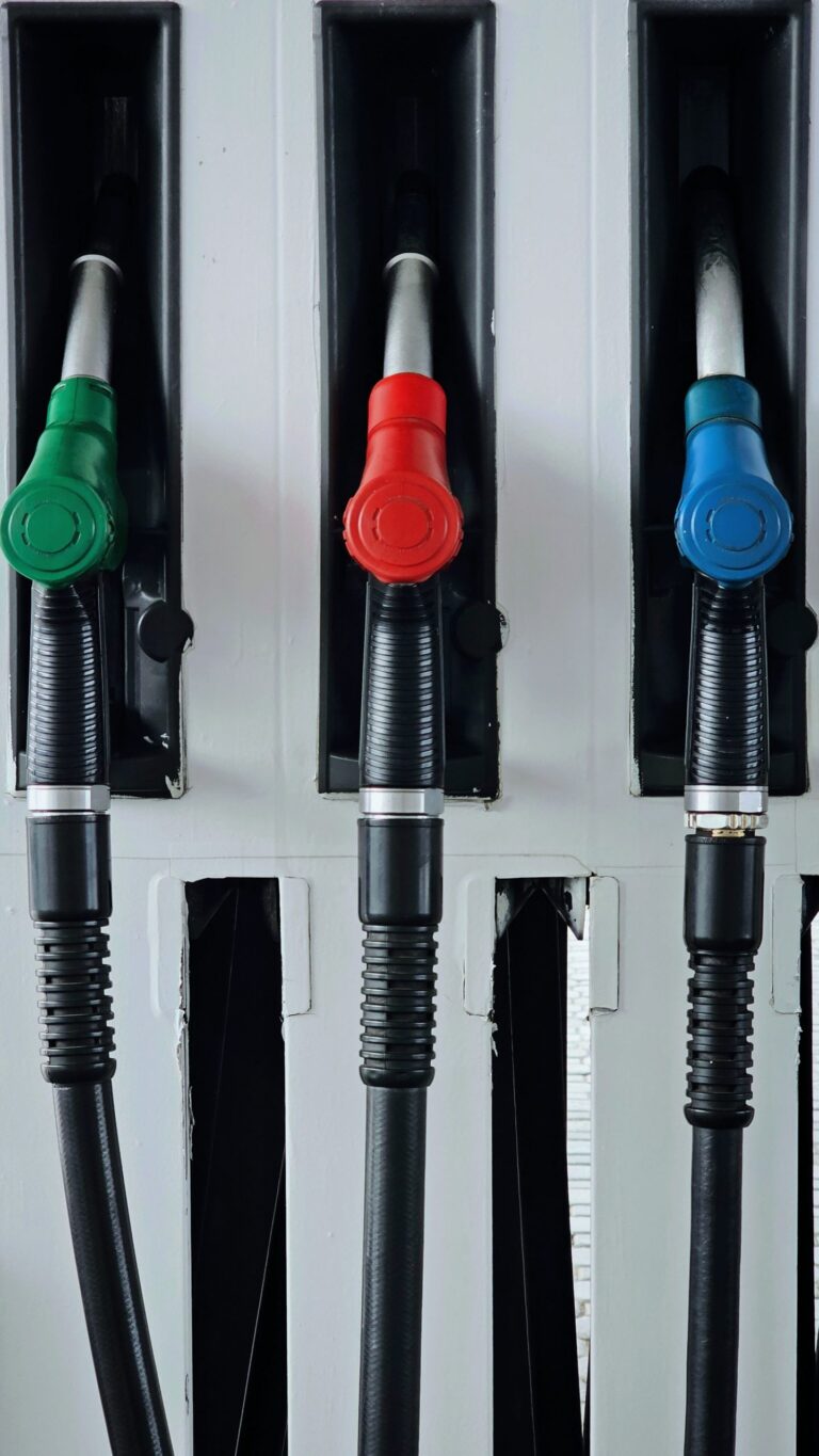 Empresaris de Catalunya pide una reducción del Impuesto Especial sobre Hidrocarburos para evitar el colapso de las PYMES